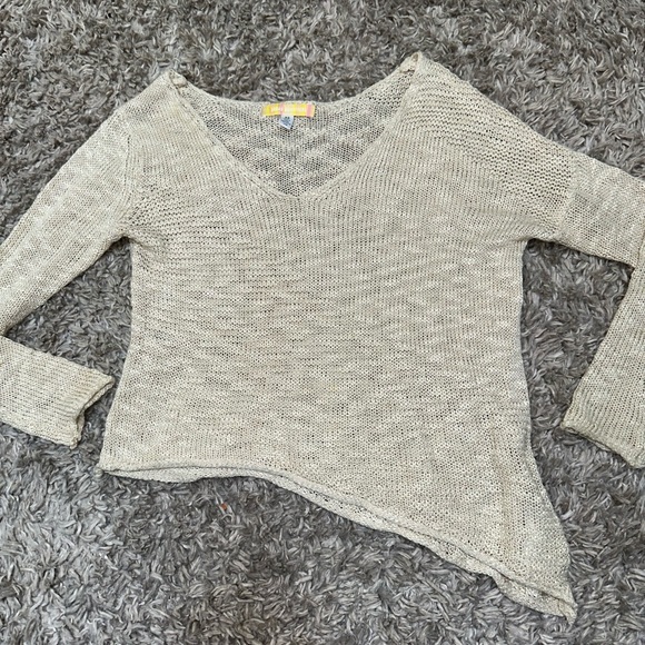 Urban Outfitters Open Knit Asymmetrical Long Sleeve V‎ Neck Top Size XS - Picture 1 of 8